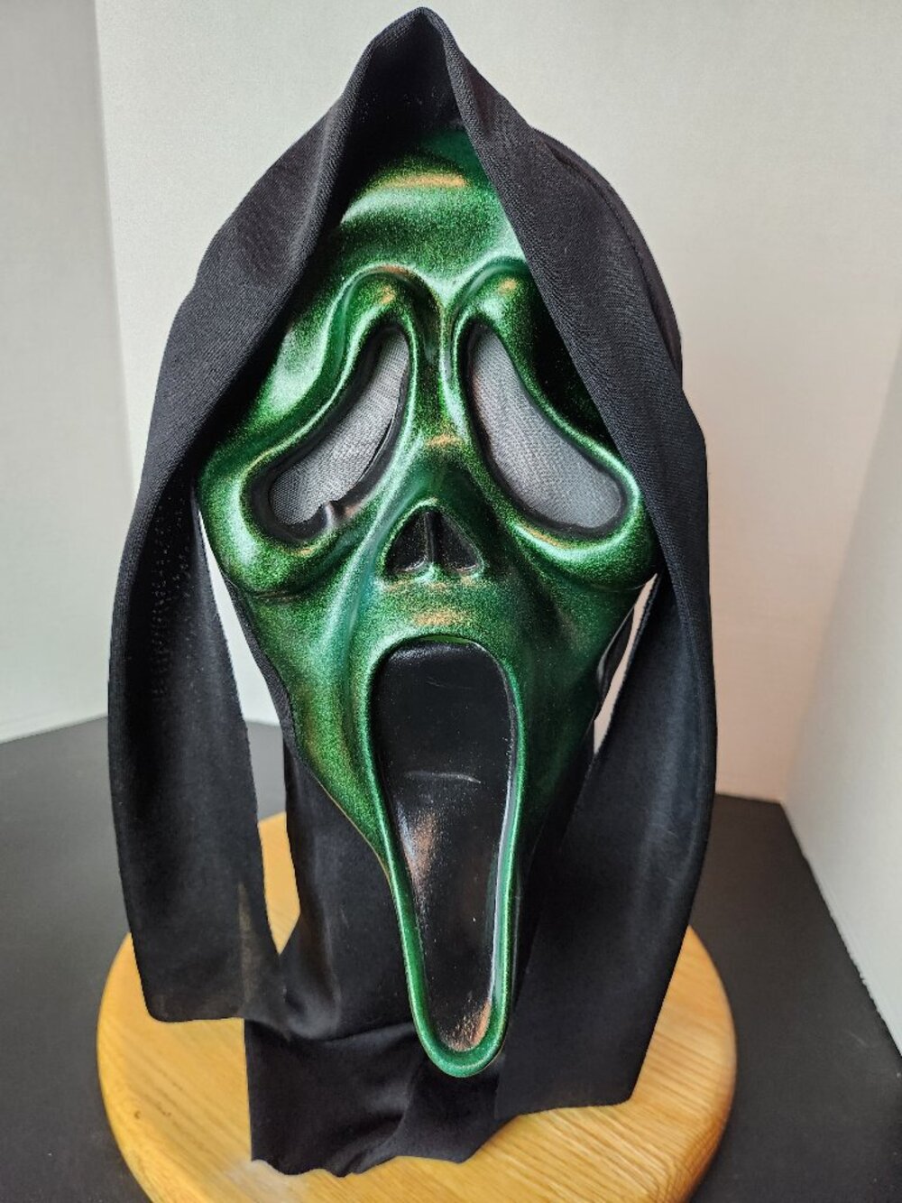 Easter Unlimited Ghost Face Scream Mask Metallic Green Glitter 8501 Hood 2010
